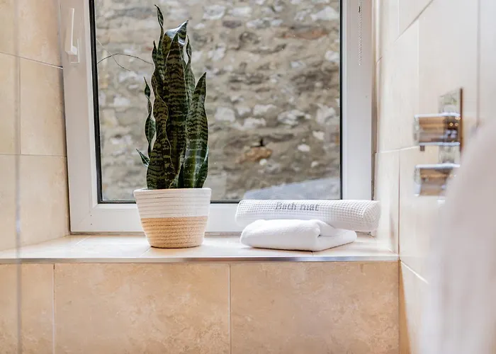 Weavers Newly Converted Luxurious Retreat *